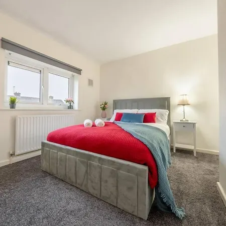 Modern Wolverhampton 3 Bed Home Exterior photo