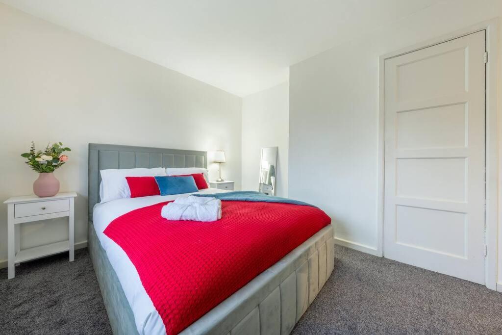 Modern 3 Bed Holiday home Wolverhampton