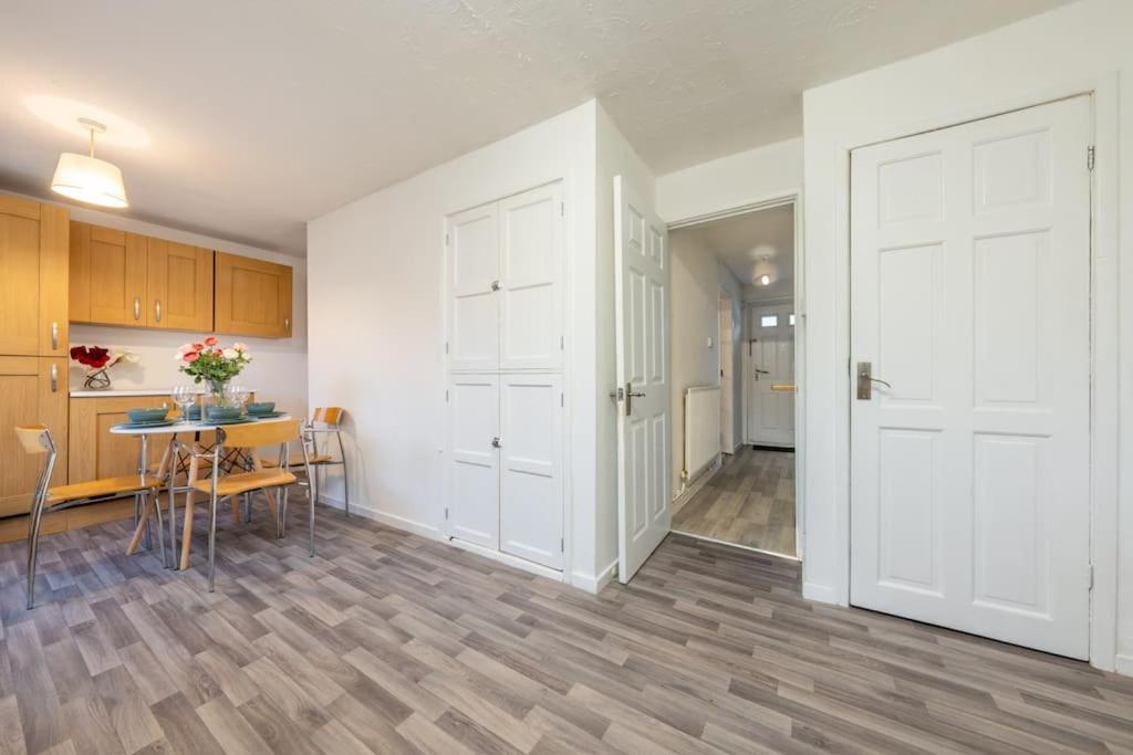 Modern 3 Bed * Wolverhampton